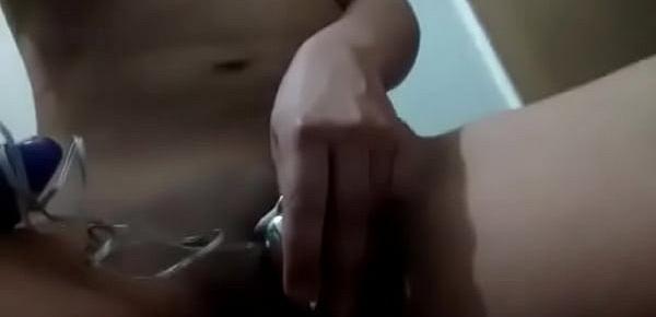  colombiana se masturba usando un pequeño vibrador